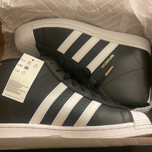 Womens superstar up New in box